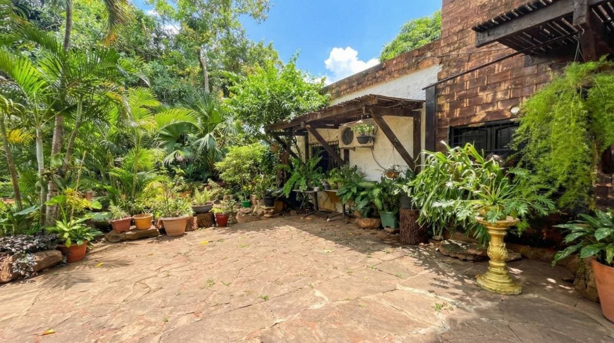 Terreno con Residencia – Esquina Estratégica Ycuá Satí, foto 4
