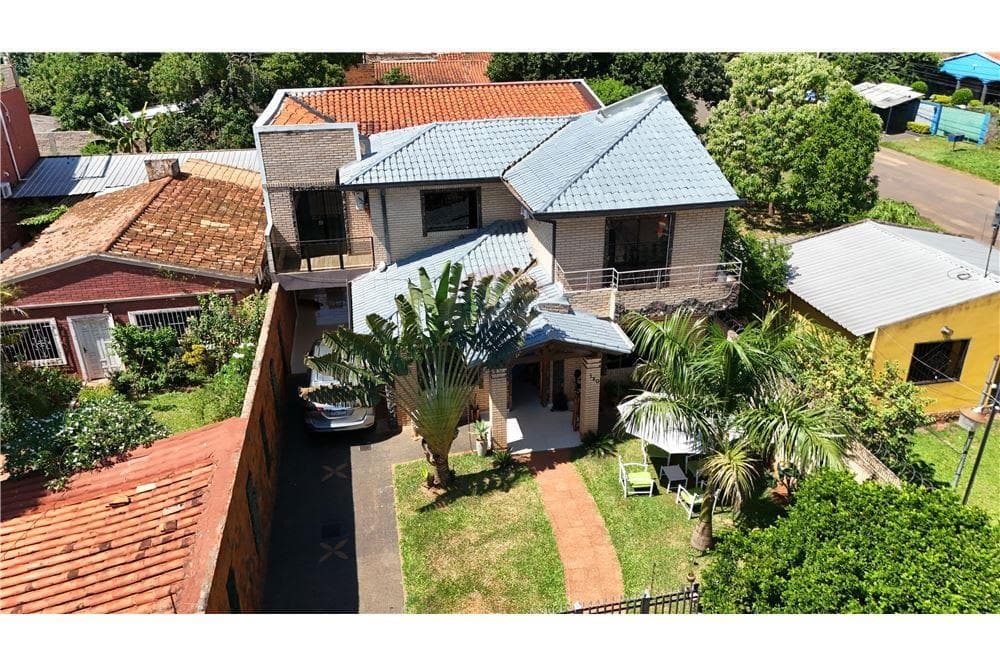 Vendo amplia casa en san loreno barrio maria auxiliadora