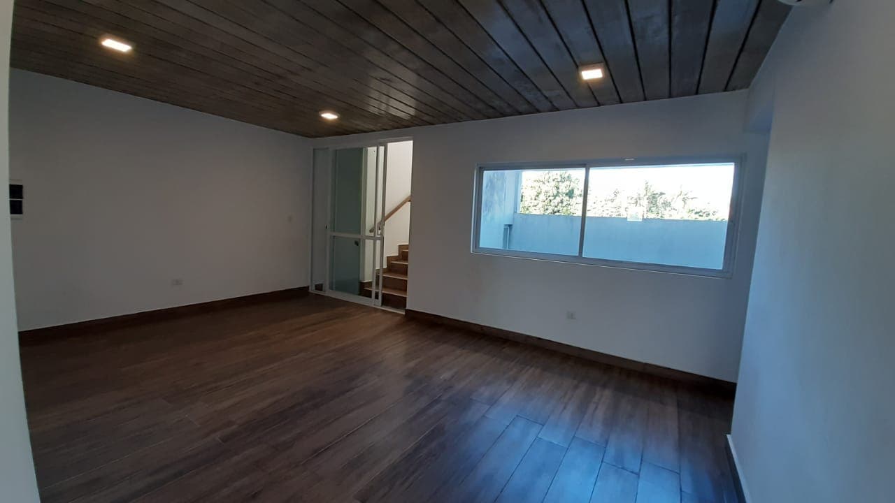 moderna casa en 2 plantas más terraza con parrillero. Herrera — foto 4