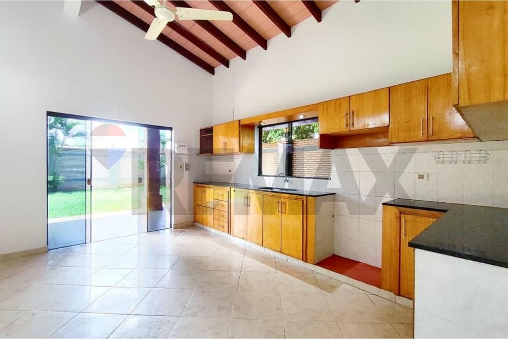 Amplia y Hermosa Casa en San Lorenzo, Barrio Mariangela, foto 4