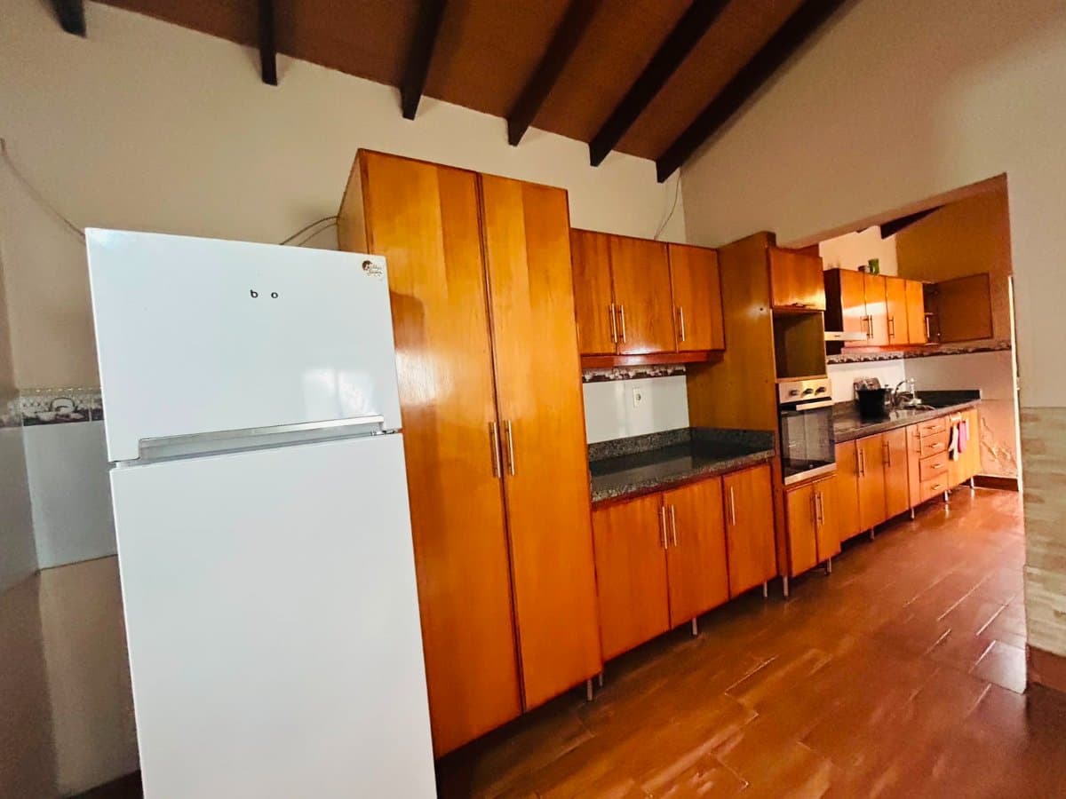Casa 4 dormitorios en Mariano Roque Alonso, foto 4