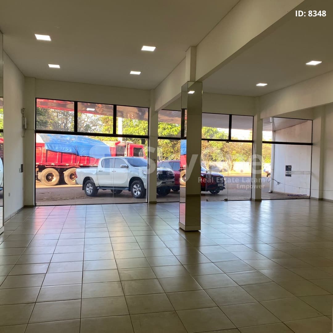 Hermoso salón comercial con deposito — foto 3