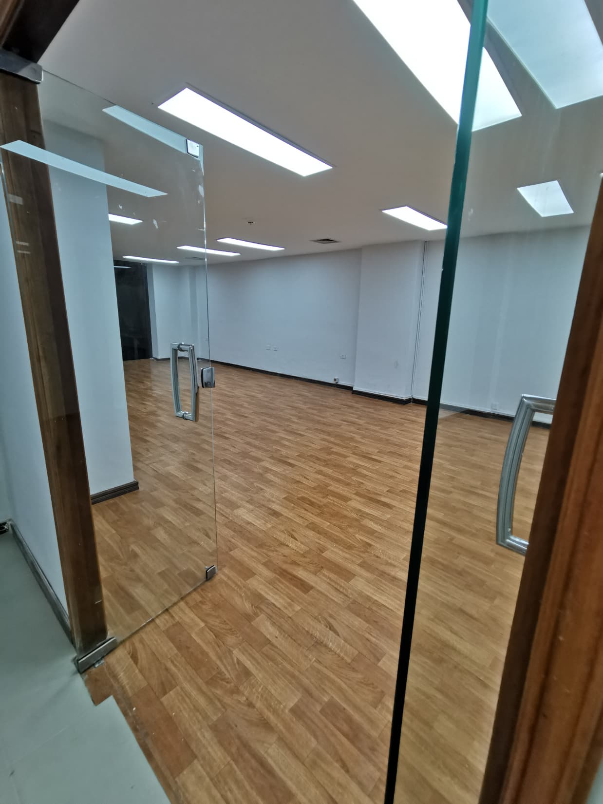 Amplias Oficinas En Edificio En El Centro De Asunción — foto 2