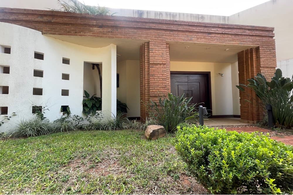 Residencia con 1900m2 de Terreno - Pinedo Shopping, foto 2