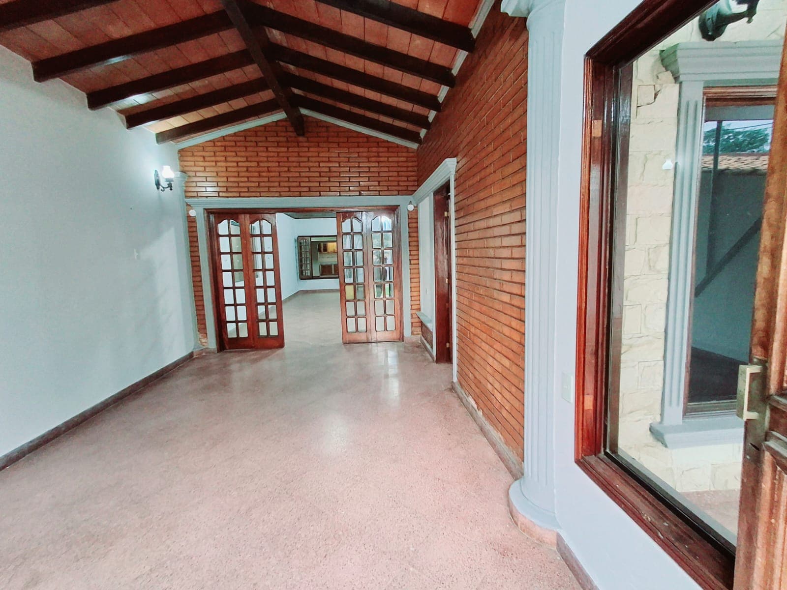 Amplia casa centro de San Lorenzo — foto 4