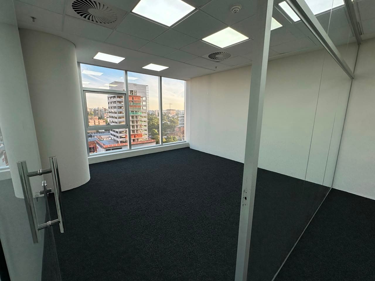 Oficina en alquiler en torre las americas, foto 2