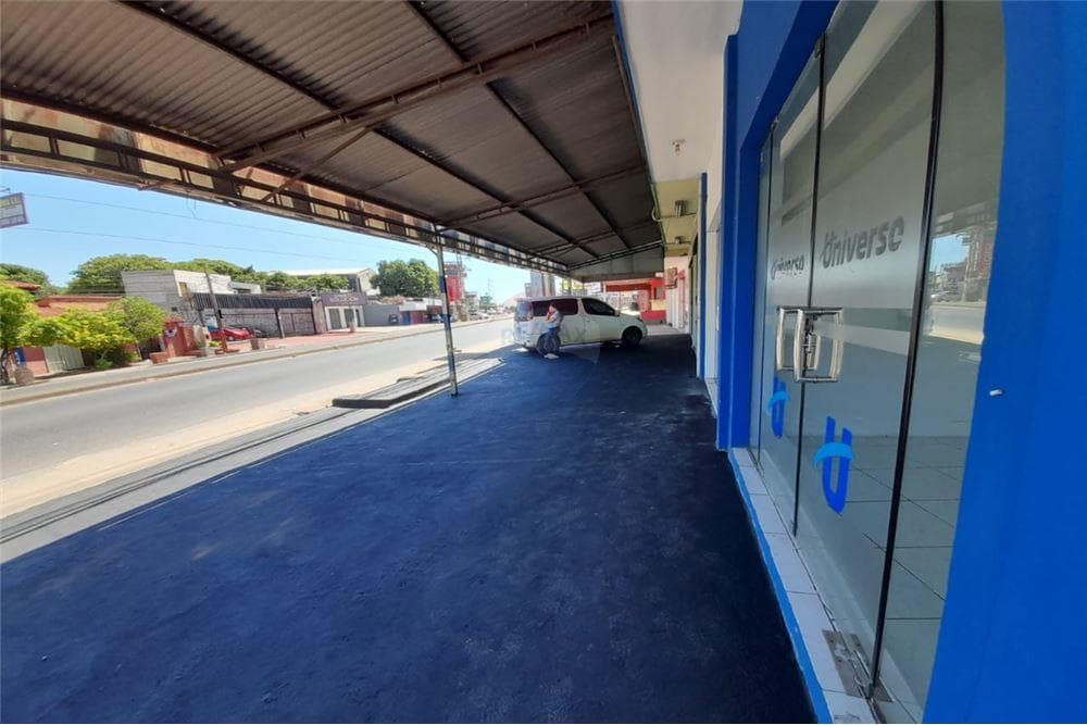 Amplio Salón Comercial Sobre Avda Acceso Sur!!! — foto principal