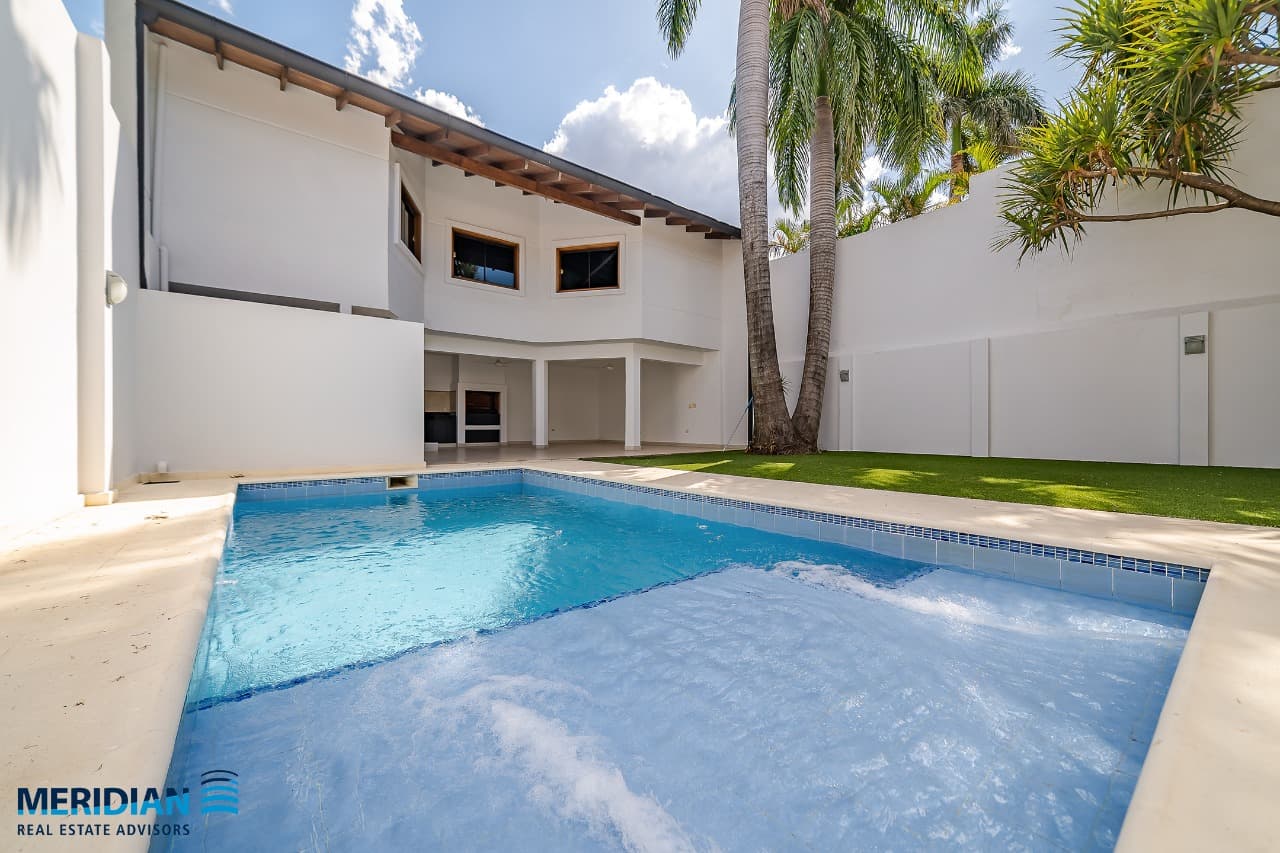 Hermosa casa de 4 dormitorios en ykua sati — foto 3