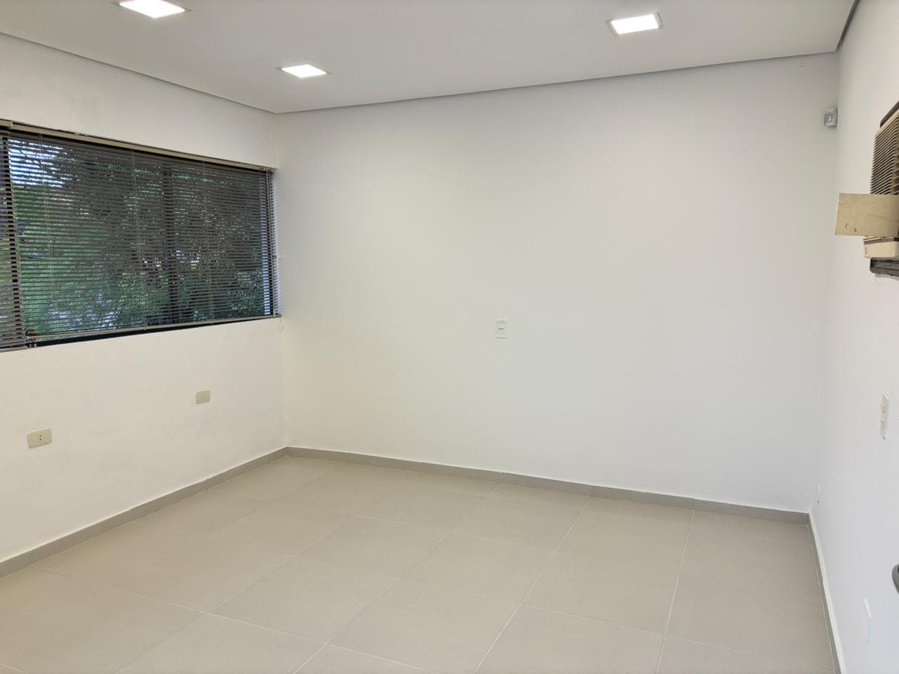 Oficinas Corporativas/Local Comercial en Alquiler - Barrio Mcal. López, foto 3