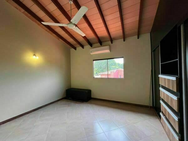 Hermosa casa en lambare a 3 cuadras del supermercado pueblo, foto 5