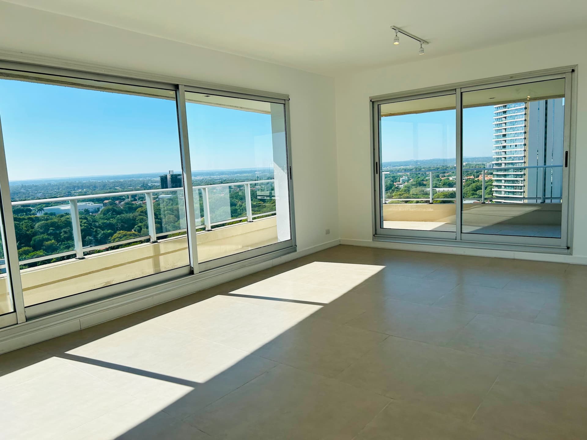 Alquiló dpto de 3 habitaciones palacio de los patos