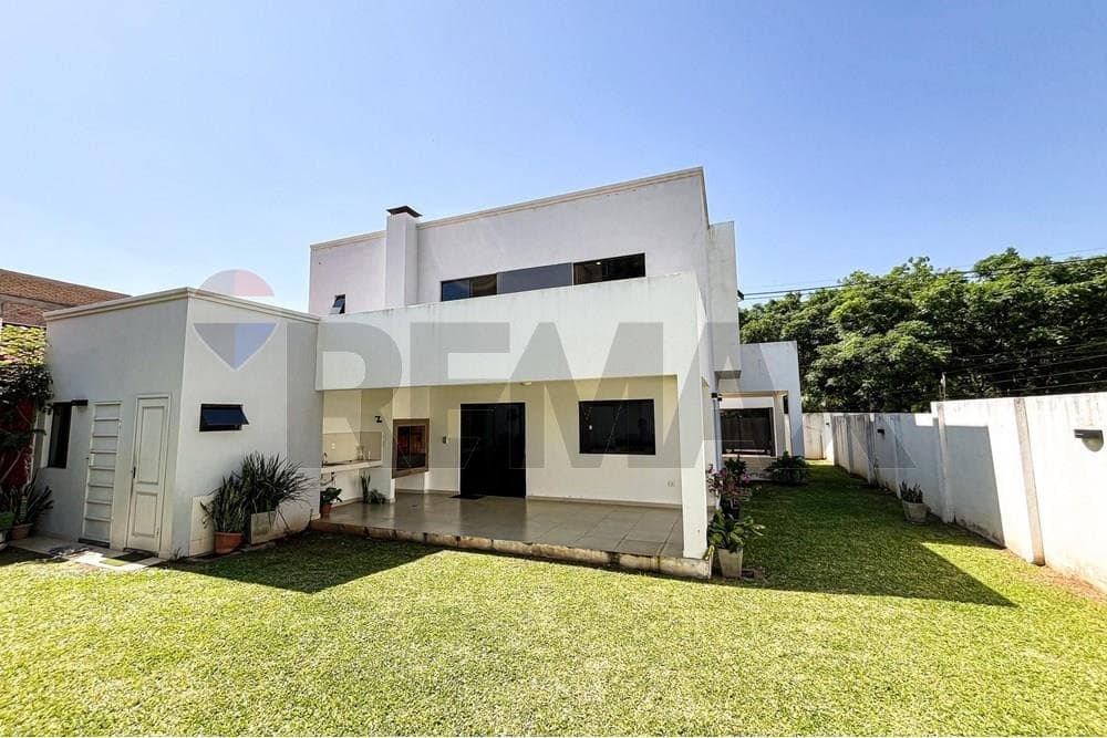 Amplia residencia en Luque - primer barrio, foto 1