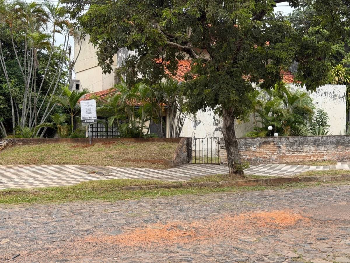 Oportunidad de desarrollo – Lote en esquina con alto potencial | Zona Mercado 4, foto 2