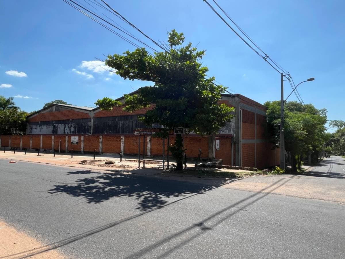 En venta - amplio depósito en esquina, foto 4
