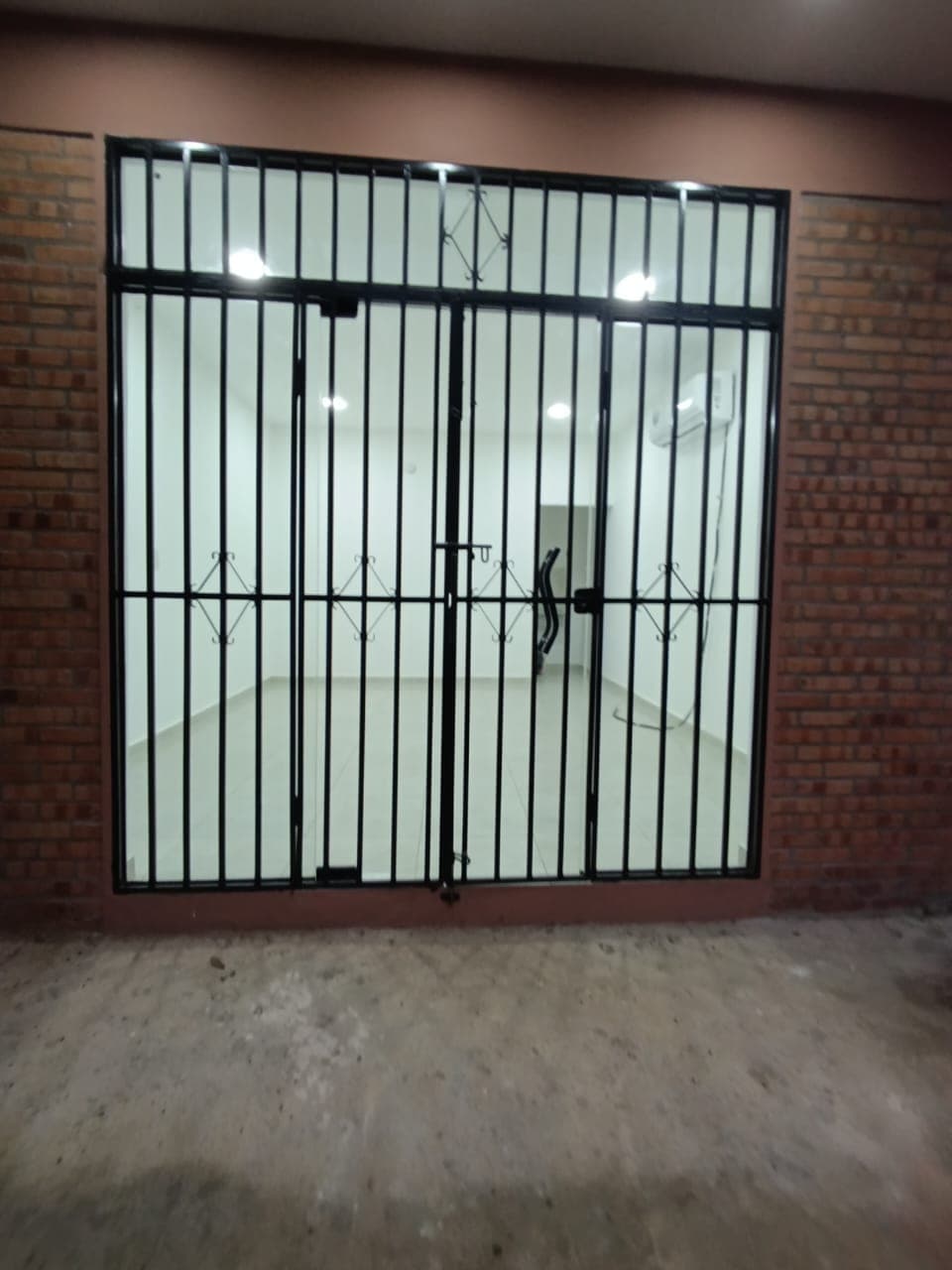 Salón comercial a estrenar en laurelty Luque — foto 4