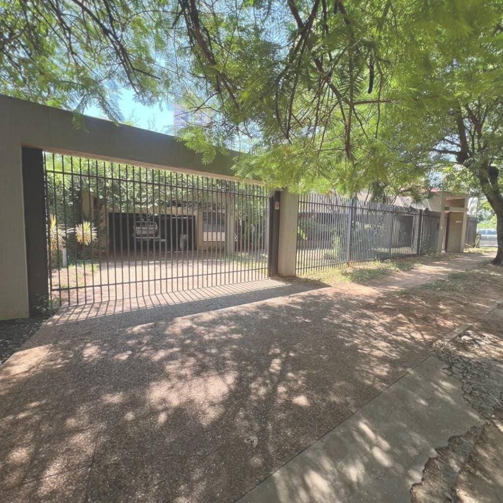 Vendo residencia barrio Las Lomas