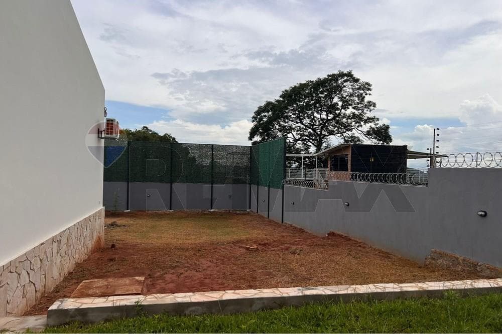Residencia de 2 Dorm. en Caacupé con Piscina y Tecnología de Ventanas Climáticas, foto 3