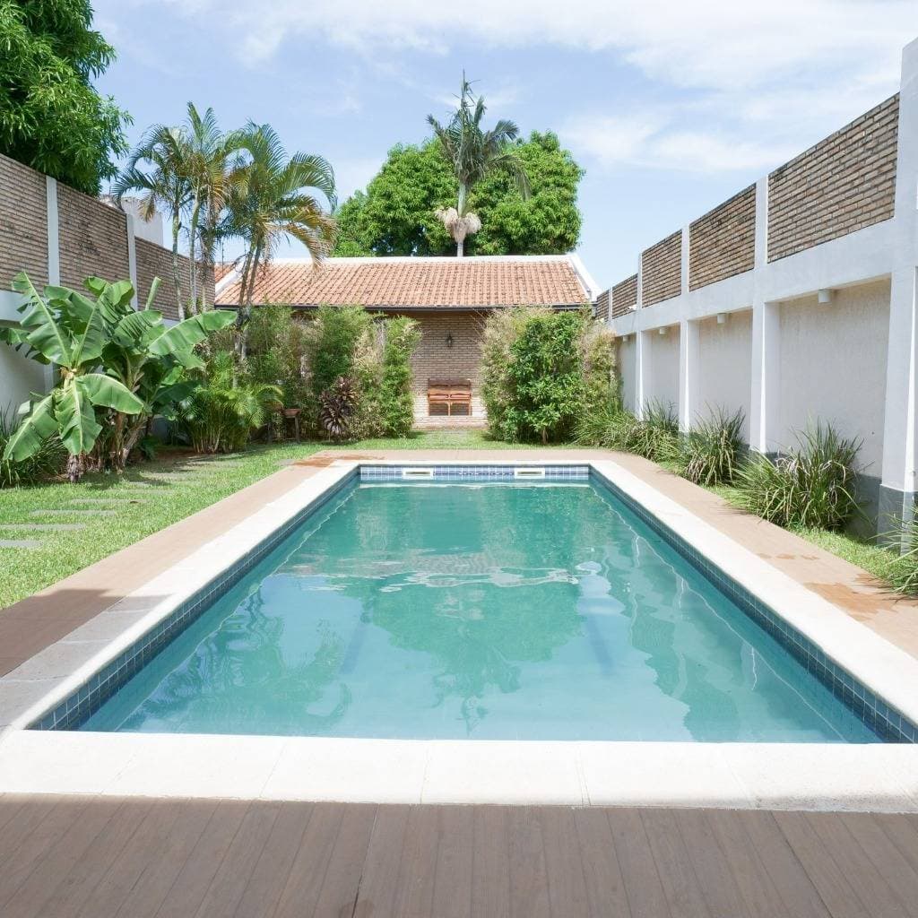 Vendo hermosa residencia con piscina en barrio Jara