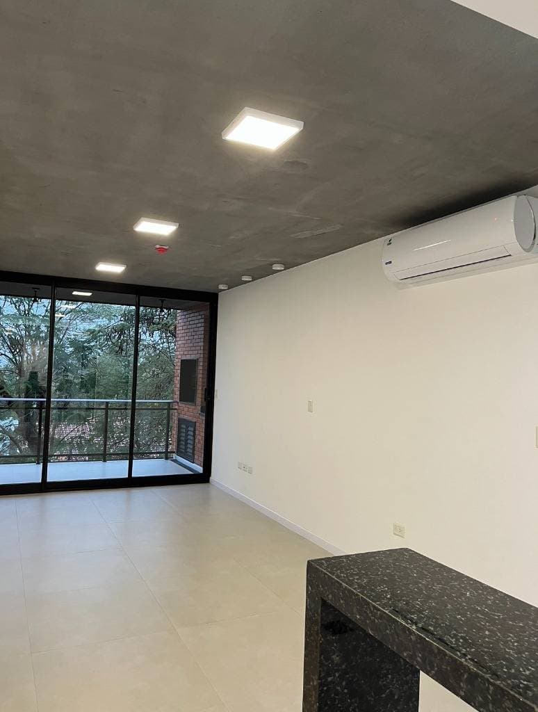 Departamento de dos habitaciones y dos cocheras - Las Mercedes, foto 3