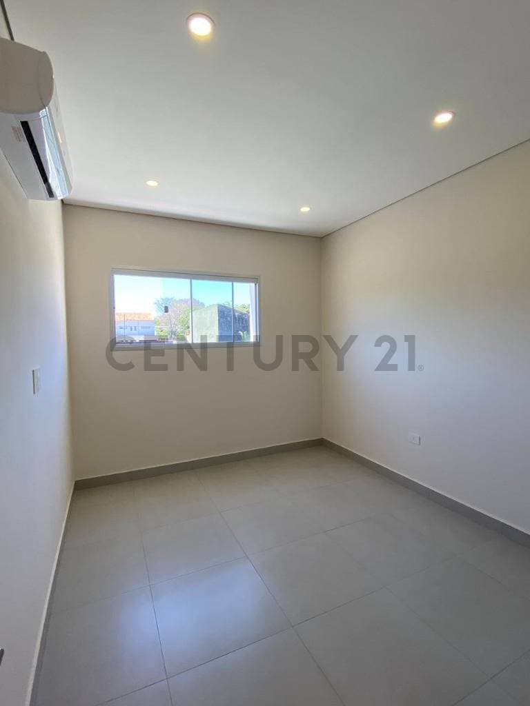 de duplex en Luque, Central — foto 5