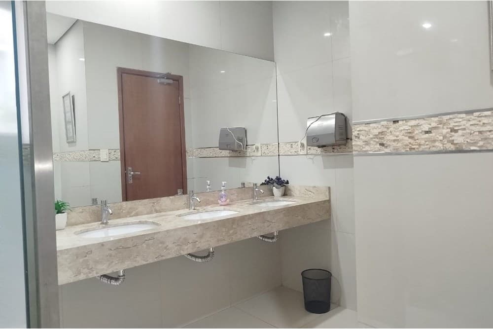 Local Comercial - Alquiler - Villa Morra, Paraguay, foto 2