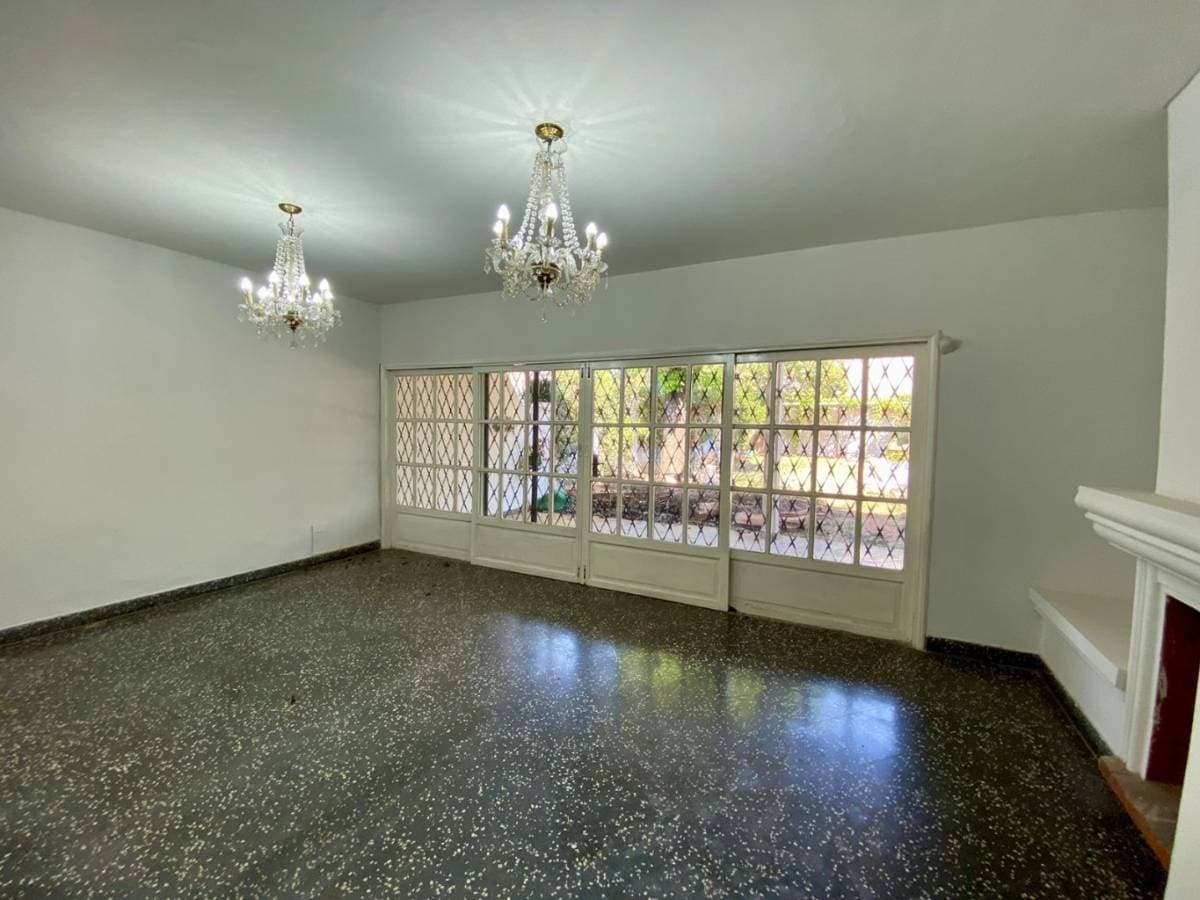 Amplia propiedad para uso residencial o comercial — foto 2