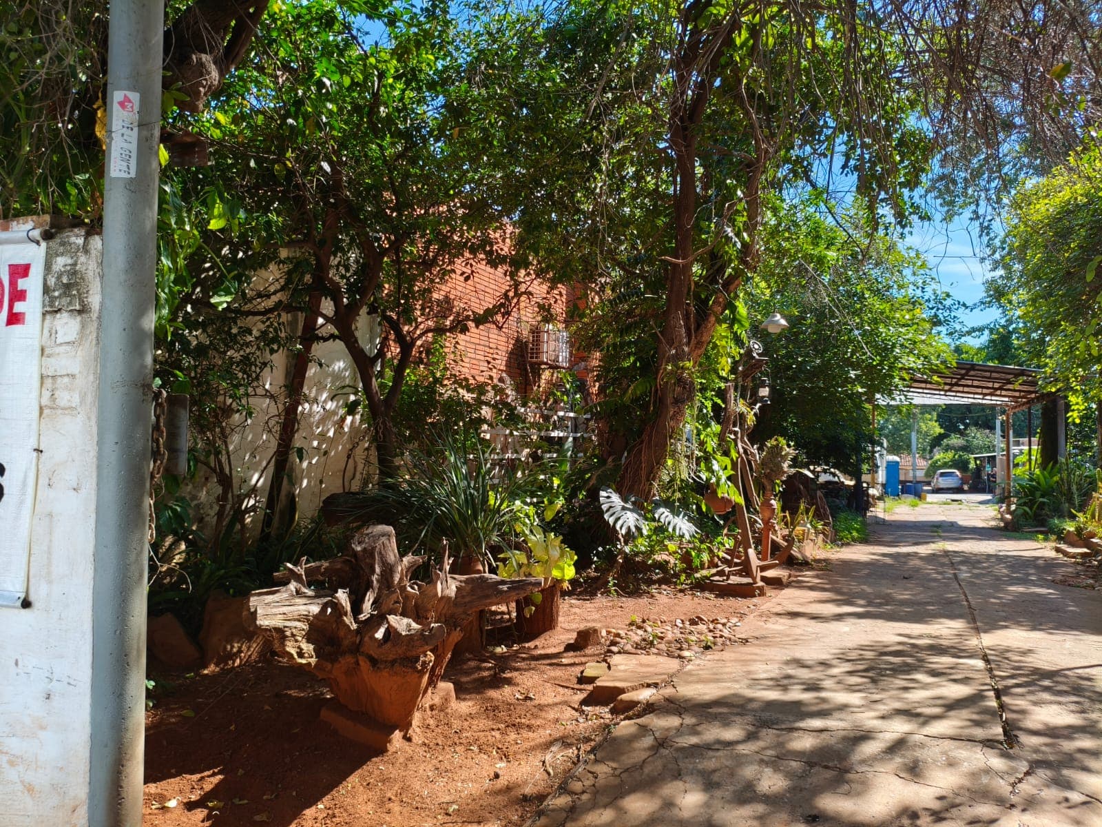 Venta de terreno amurallado – barrio palomar, Lambaré