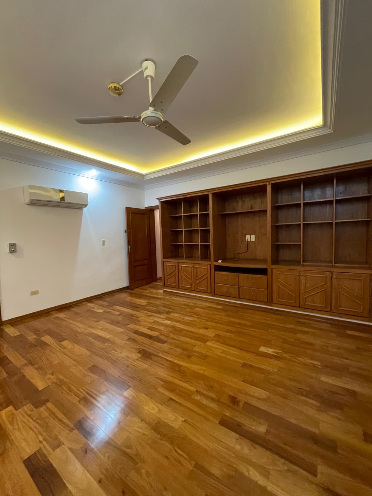 En alquiler departamento de 300 m2 ,4 dormitorios con 2 cocheras — foto 3
