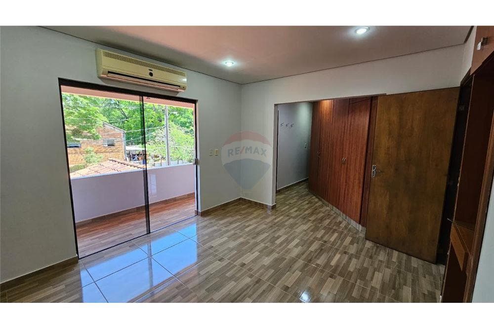En venta casa a media cuadra de perón, foto 5