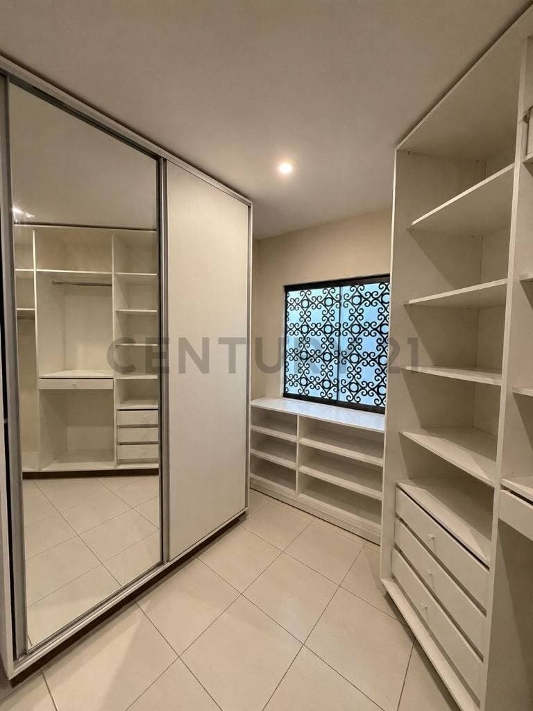 Casa en alquiler — 4 dormitorios en suite en barrio villa aurelia, foto 2