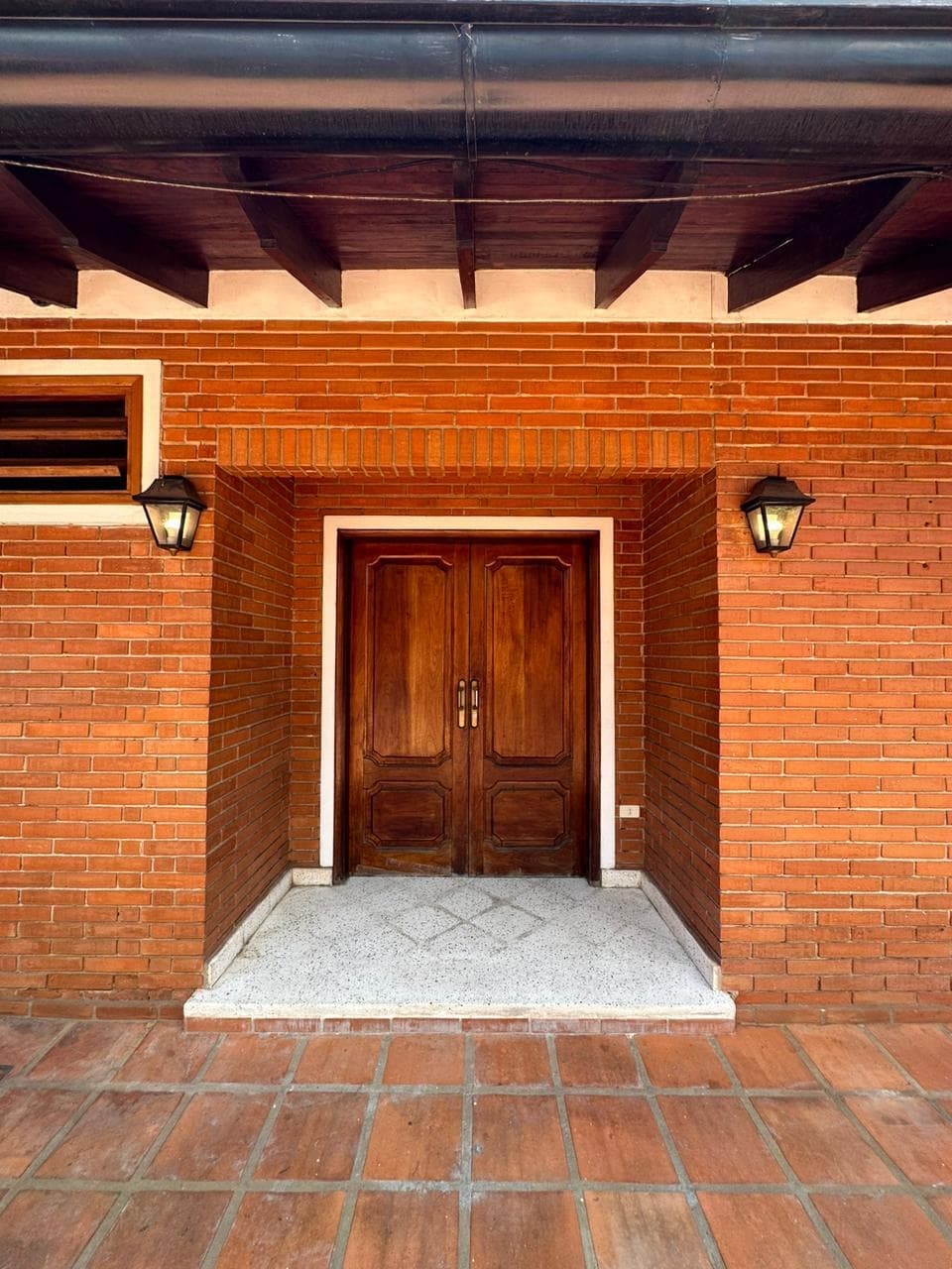 Alquilo casa con excelente ubicación. Zona shopping del sol☀️