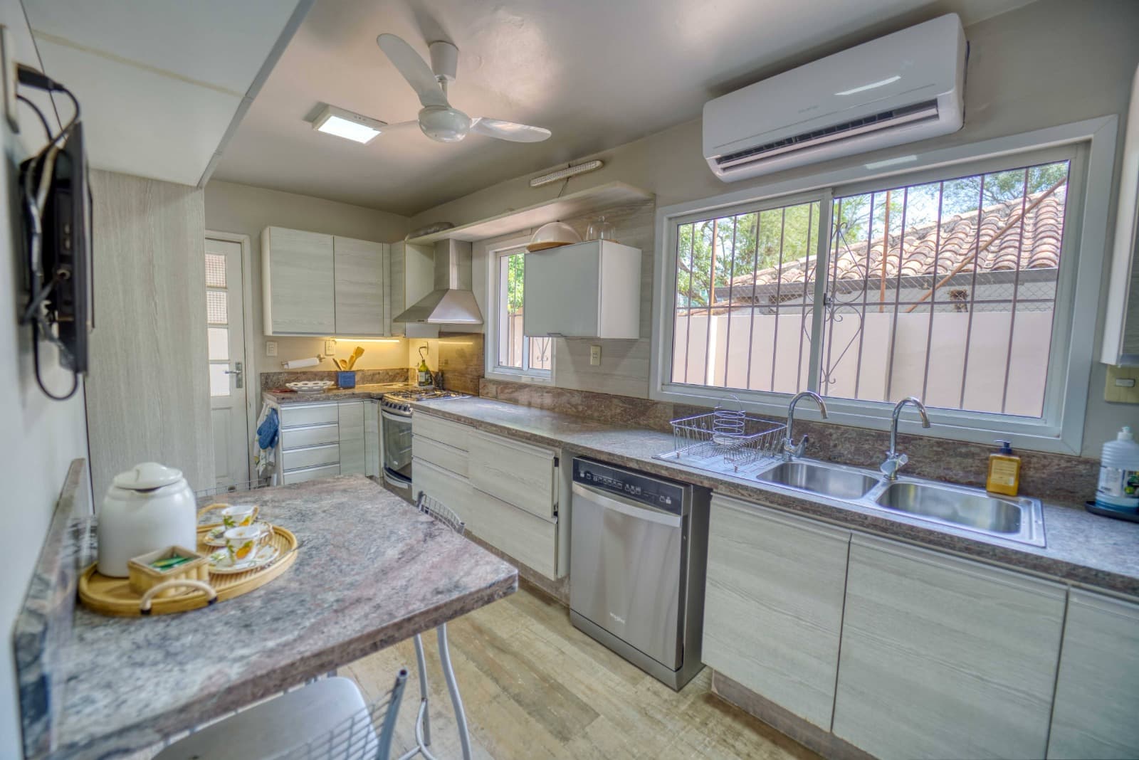 Hermosa residencia en el barrio Mburucuya, foto 4