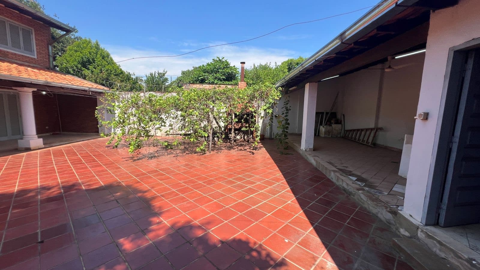 Amplia casa en venta en Lambaré, foto 4