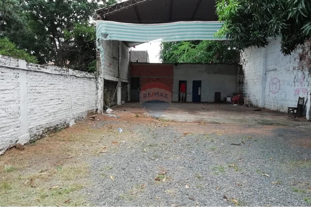 Terreno en esquina. Barrio Kennedy Lambaré, foto 4