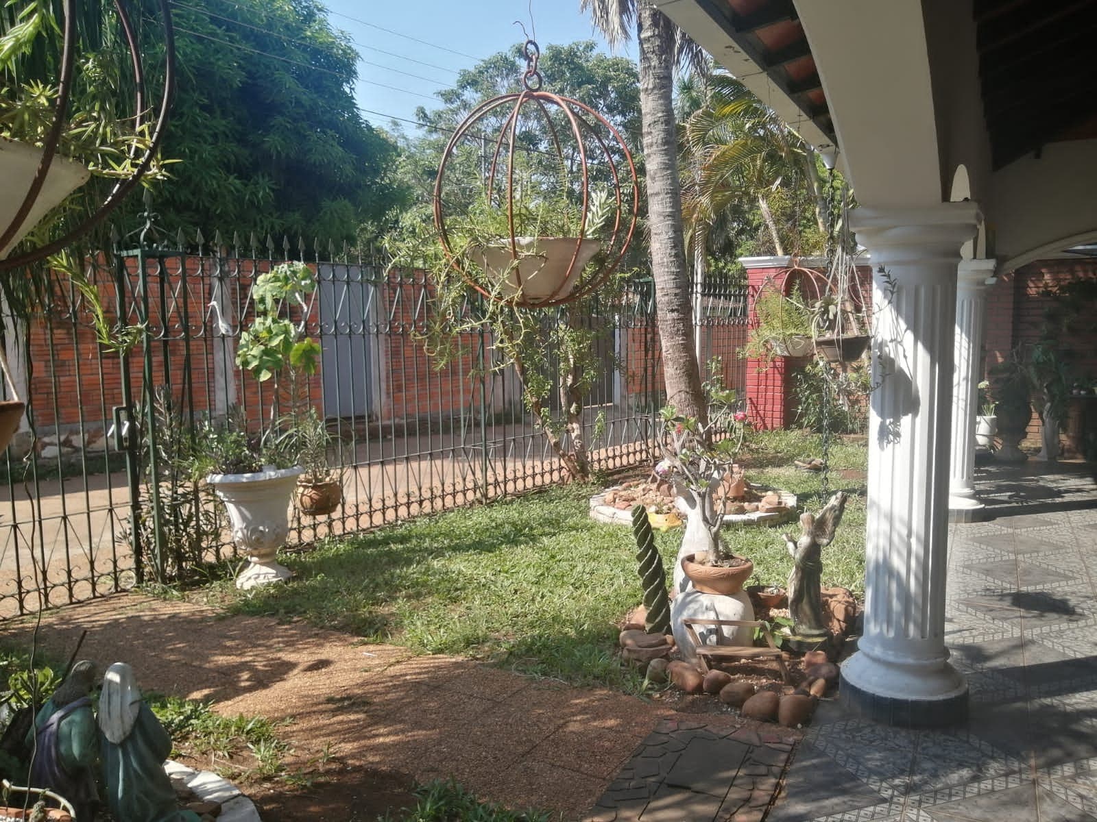 Casa con piscina y amplio jardin en San Lorenzo, foto 2