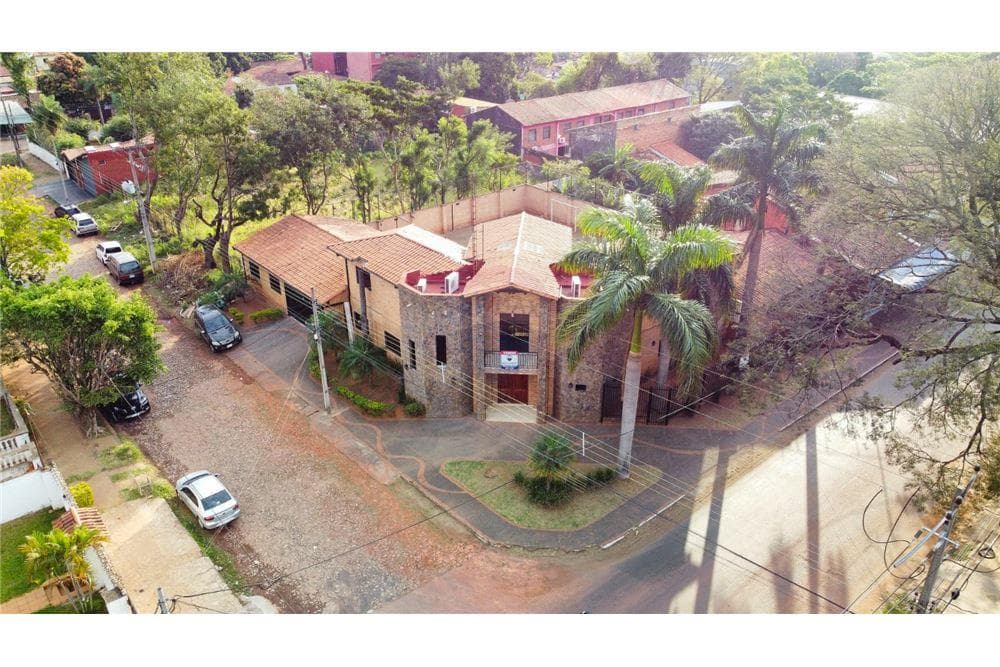 Hermosa y amplia residencia en Fernando de la Mora