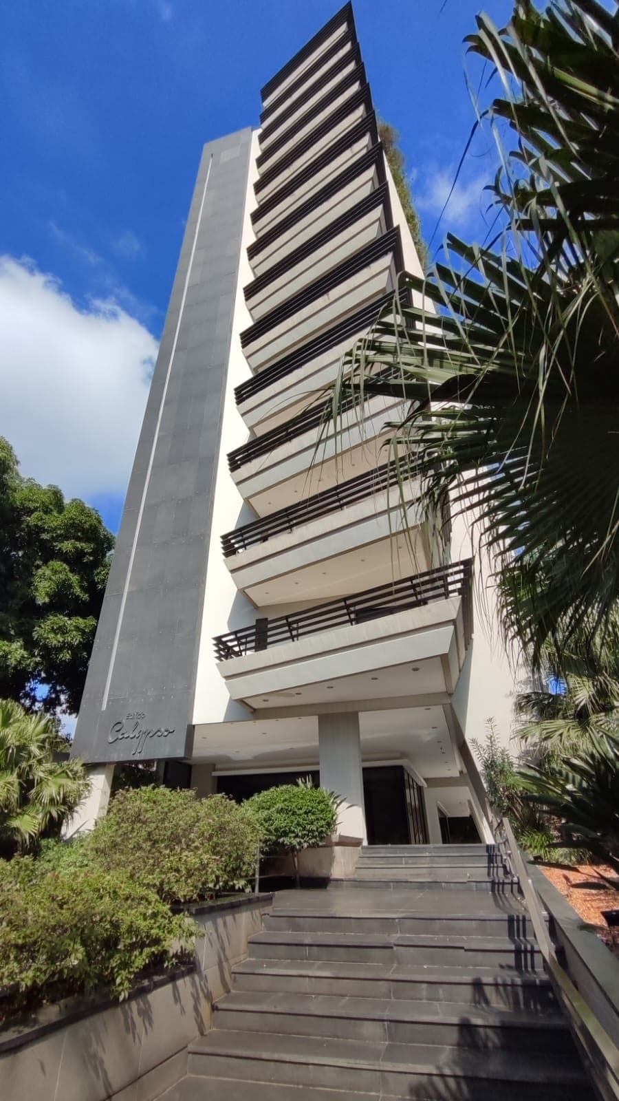 Lujoso departamento de 3 dormitorios en barrio mbucuruya — foto 3