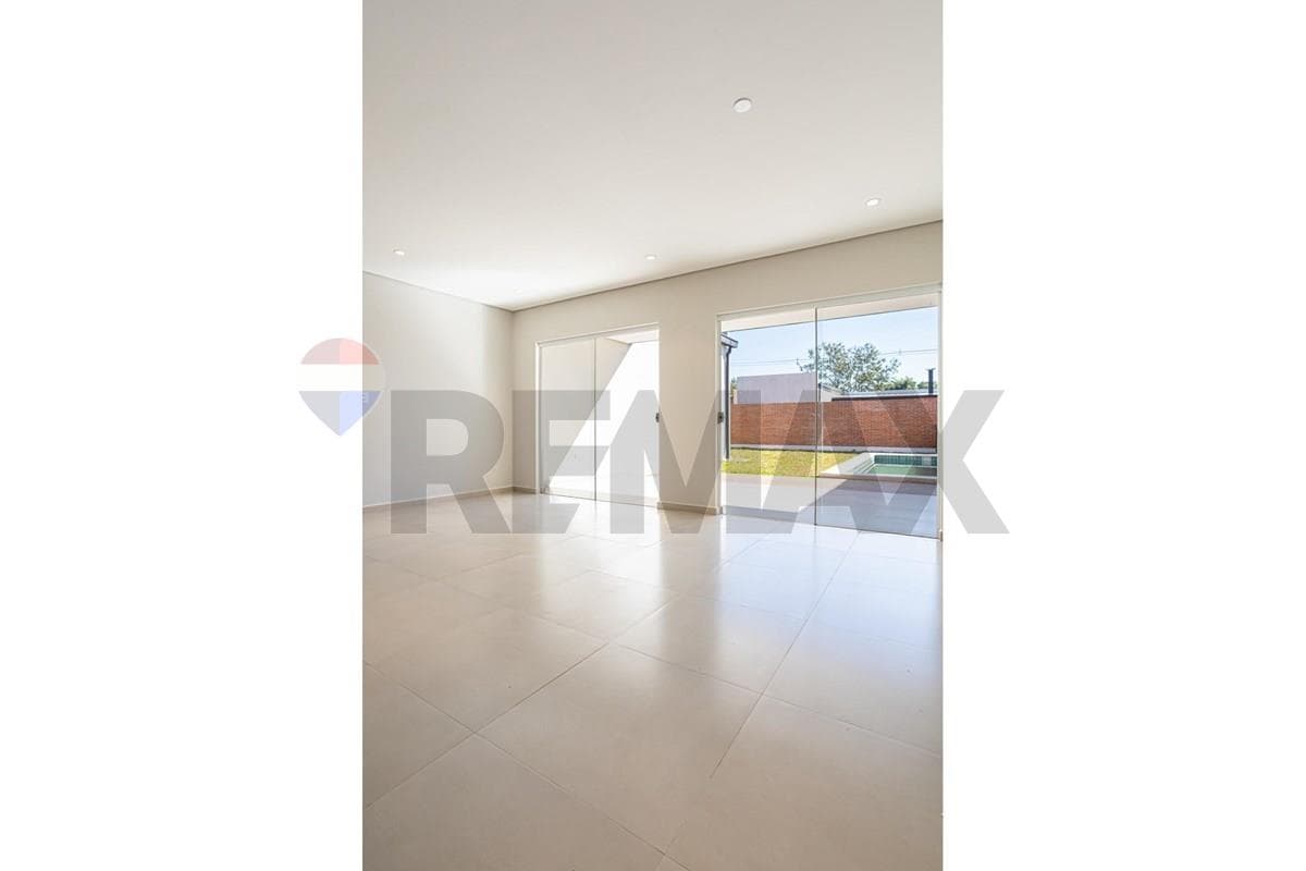 Casa - Venta - Luque, Central, Paraguay — foto 4