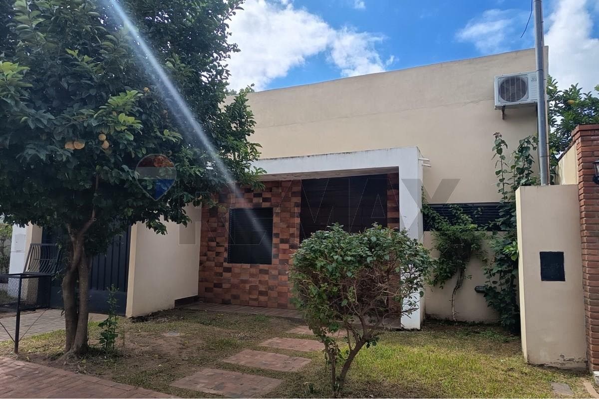 Vendo Chalet en Lambare