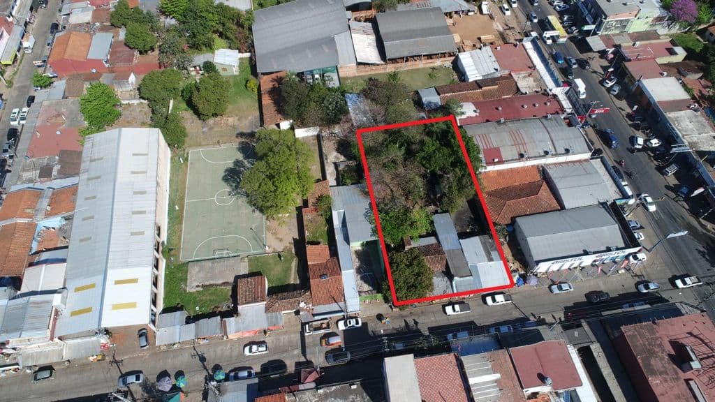 Vendo importante terreno en el centro de limpio. Cod ha