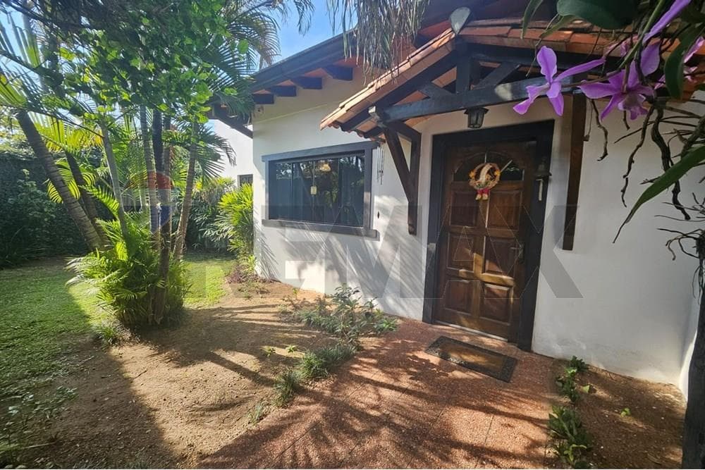 En venta hermosa casa en Fernando de la Mora
