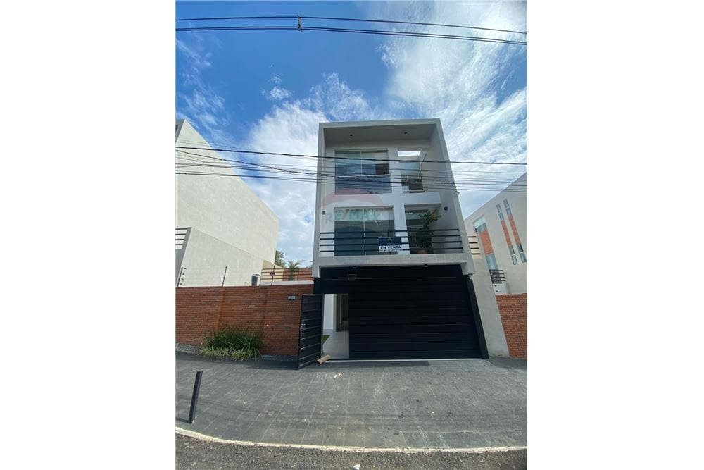 Vendo triplex en barrio Jara