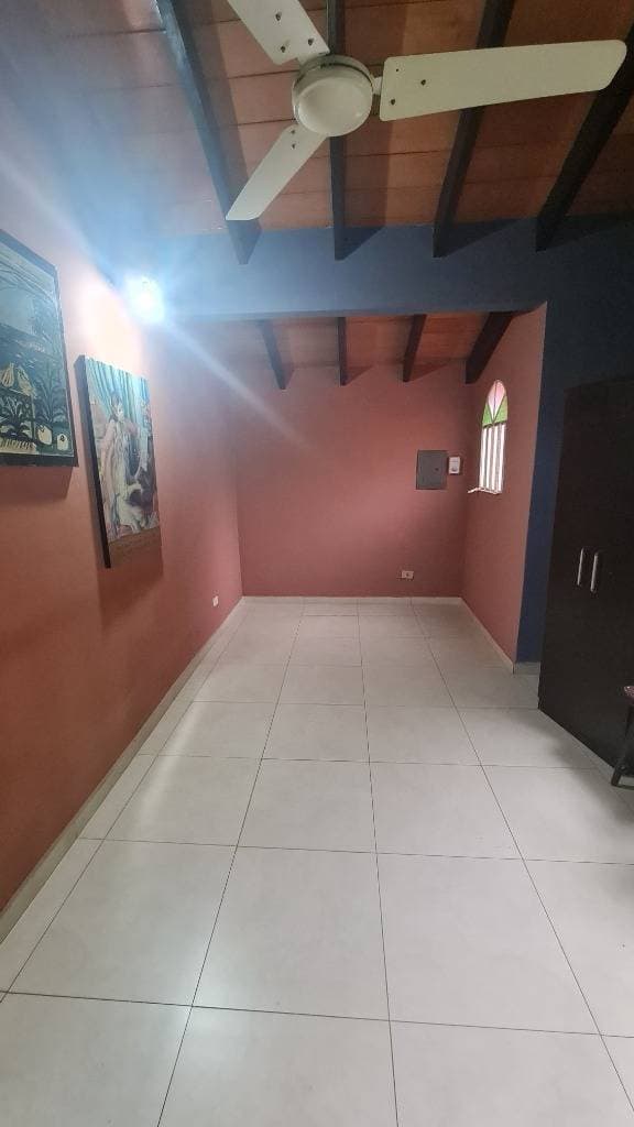 Casa en Venta en Barrio Las Lomas – Amplio Terreno frente a Plaza, foto 3