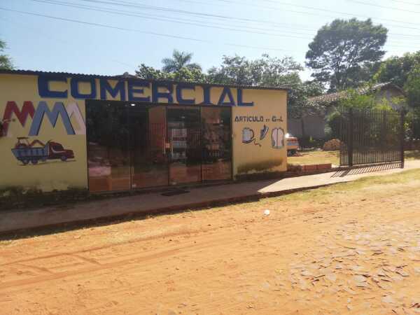 Casa con salón comercial en areguá bº san blas, foto 2