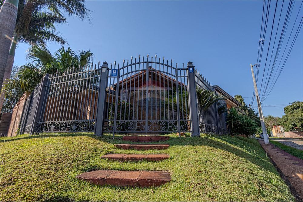 Hermosa Residencia en Esquina - Lambaré, foto 3