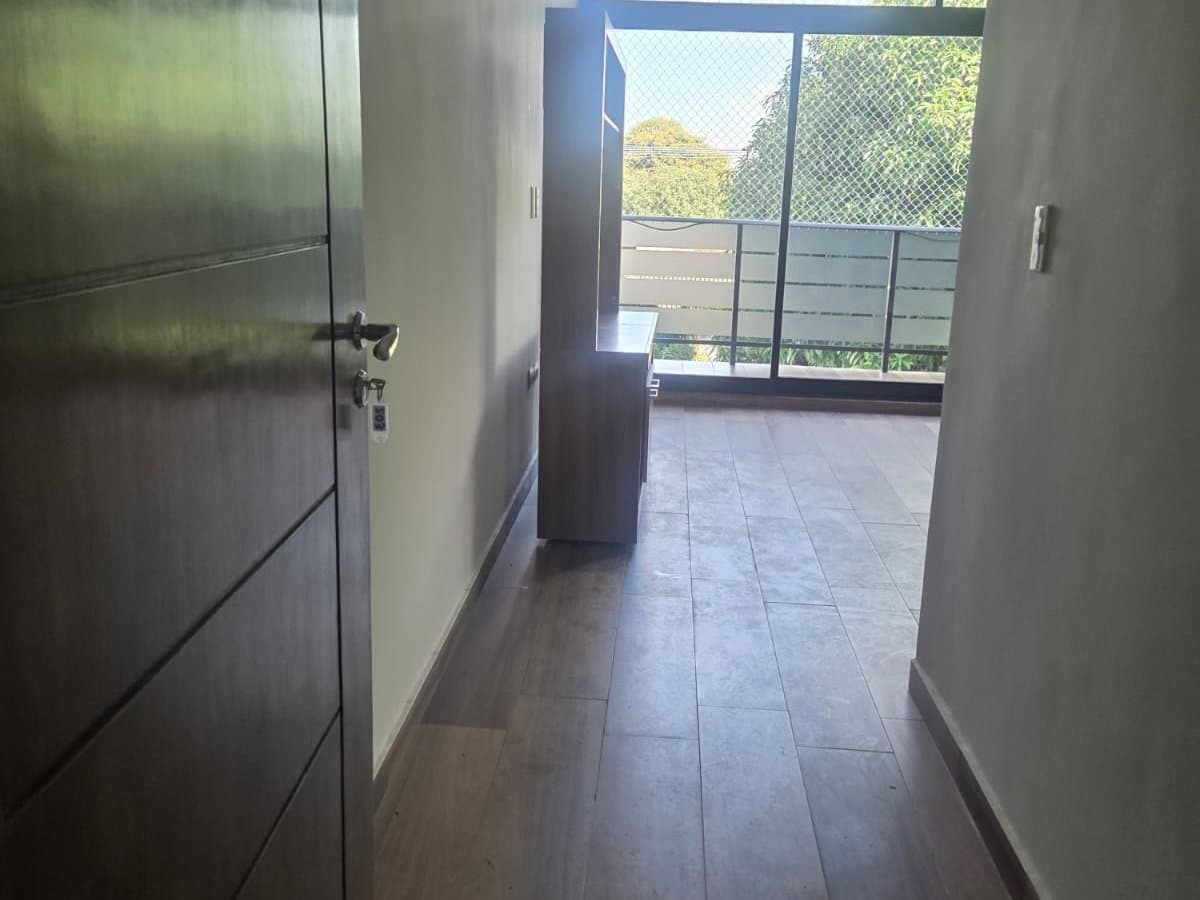 En venta, departamento en Lambaré, foto 2
