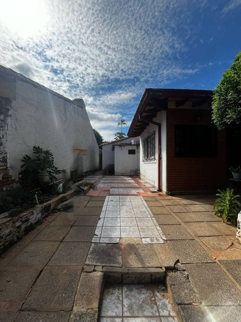 En venta – Casa tipo chalet en Barrio Jara, frente a Plaza Acosta Ñu, foto 4