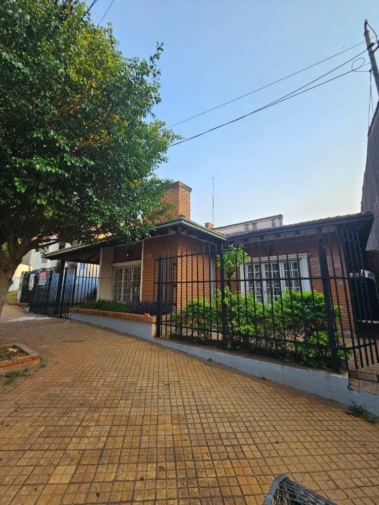Vendo amplia propiedad en Villa Morra