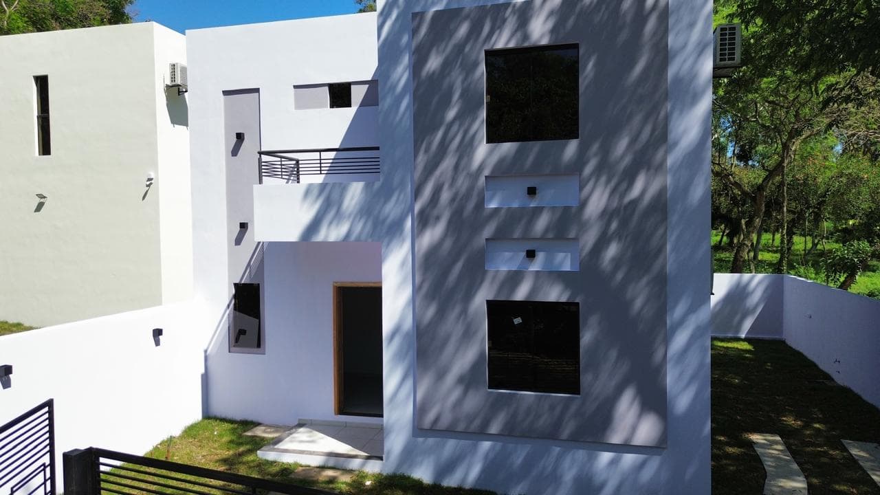 Venta de casa Luque paraiso barrio abierto
