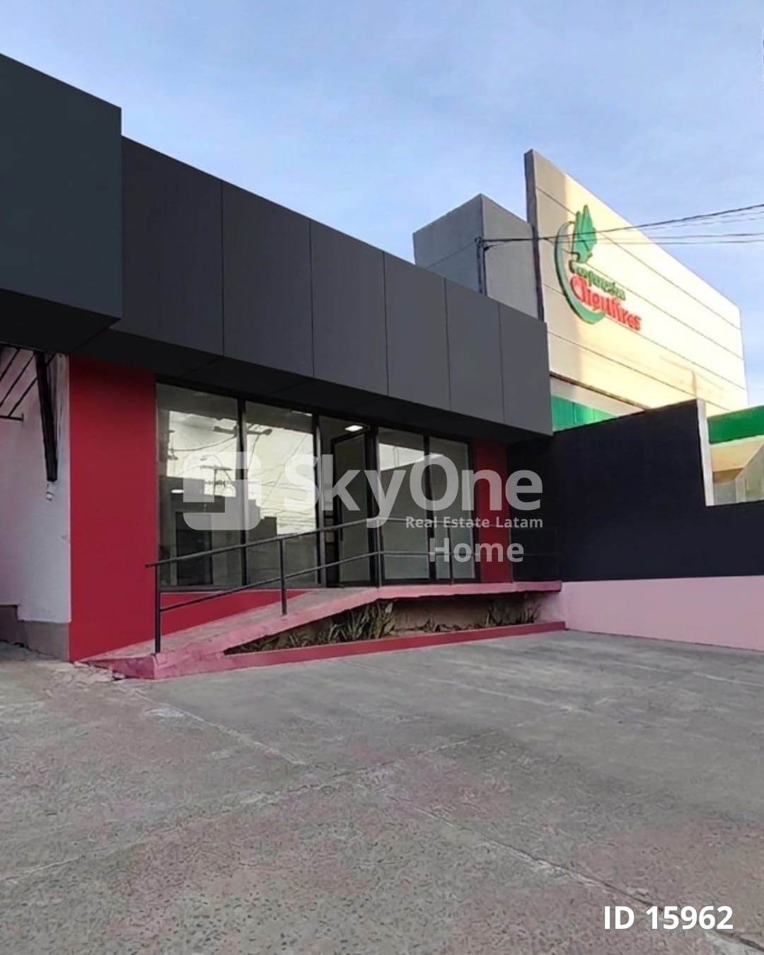 Salón Comercial sobre Av. Artigas | 129 m² | En Alquiler